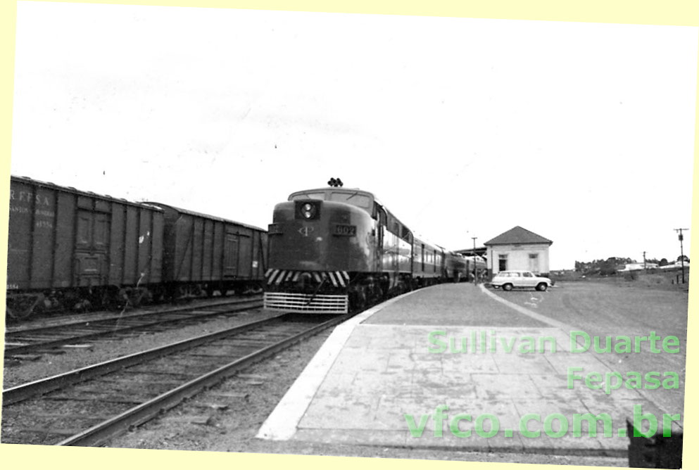 Locomotiva Alco PA2 com trem de passageiros