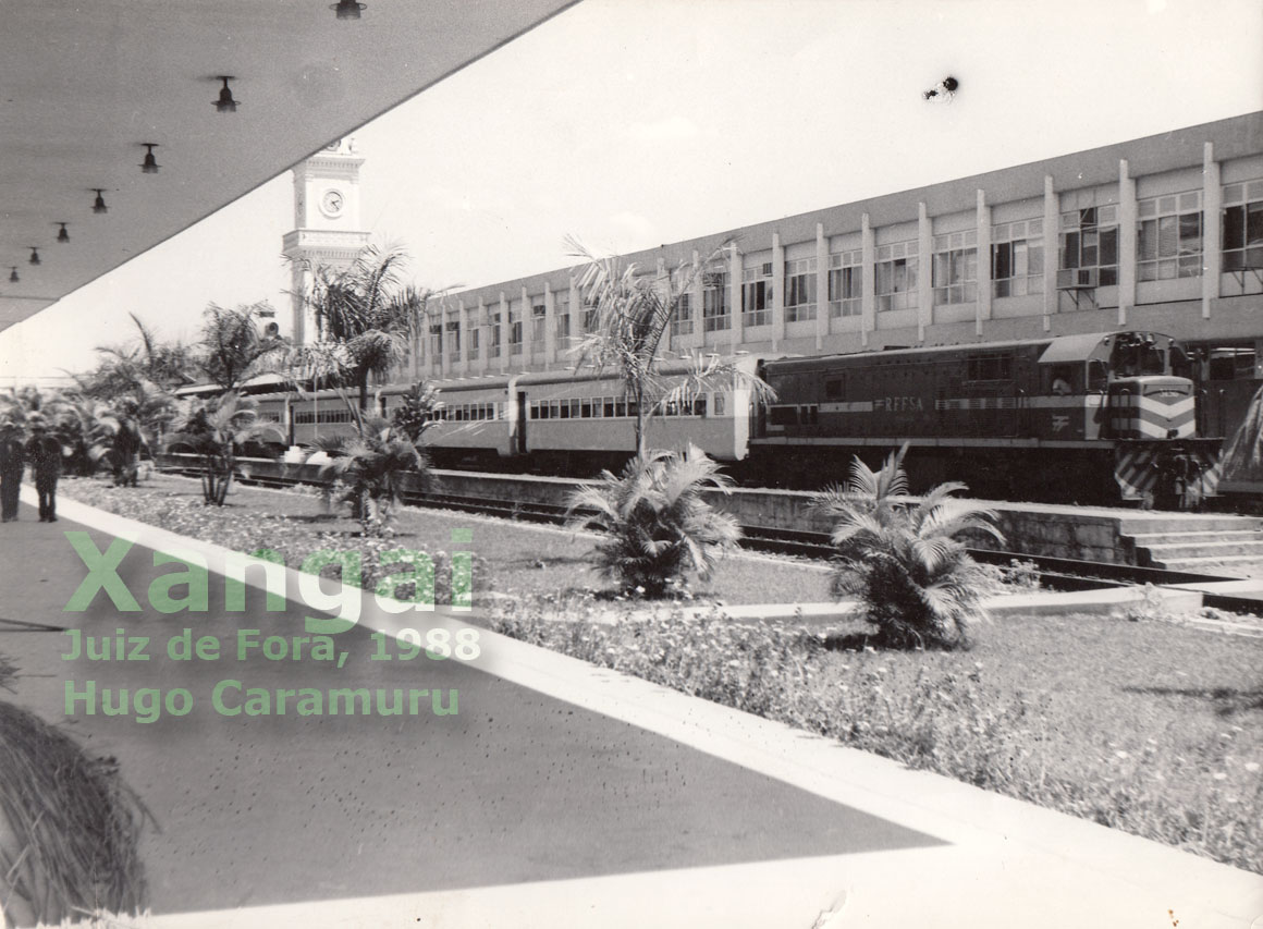 Trem Xangai na estação ferroviária de Juiz de Fora. Foto: Hugo Caramuru, 1988