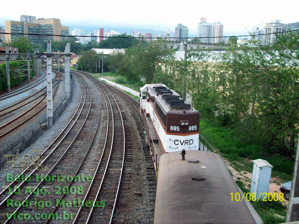 Locomotiva BB45-2 nº 885 pronta para partir de Belo Horizonte (MG) com trem de passageiros, 2008