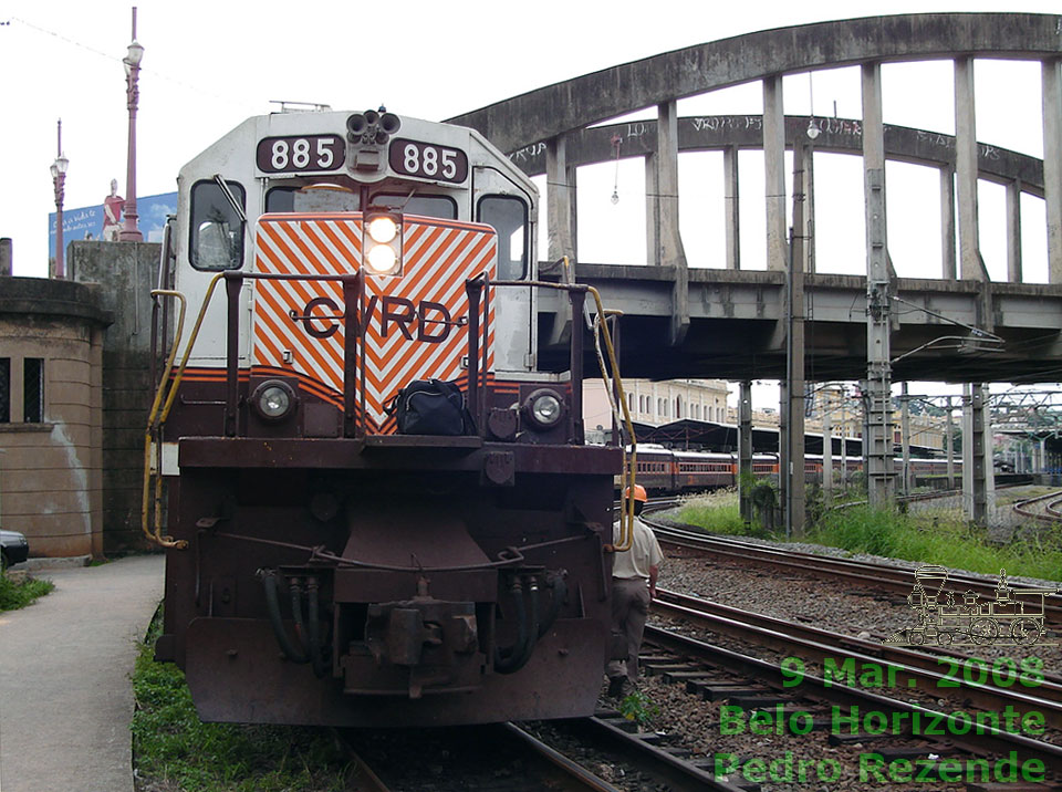 Locomotiva BB45-2 nº 885 pronta para partir de Belo Horizonte (MG) com trem de passageiros, 2008