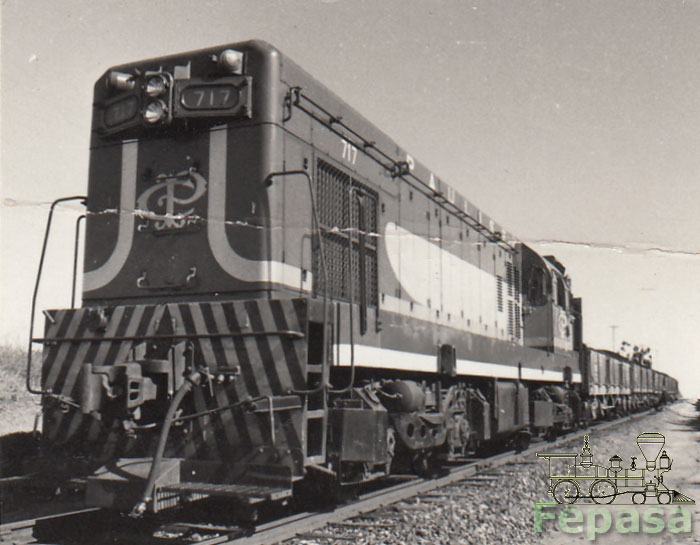Locomotiva G12 n&ordm; 717 da CPEF - Cia. Paulista de Estradas de Ferro
