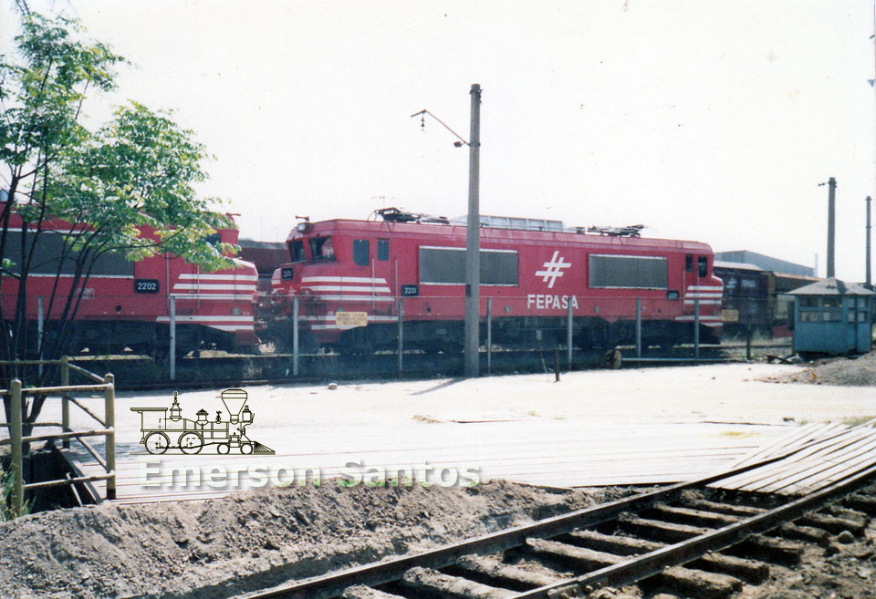 Locomotivas "Francesas" Alstom de bitola métrica, nº 2201 e 22022 da Fepasa - Ferrovias Paulistas