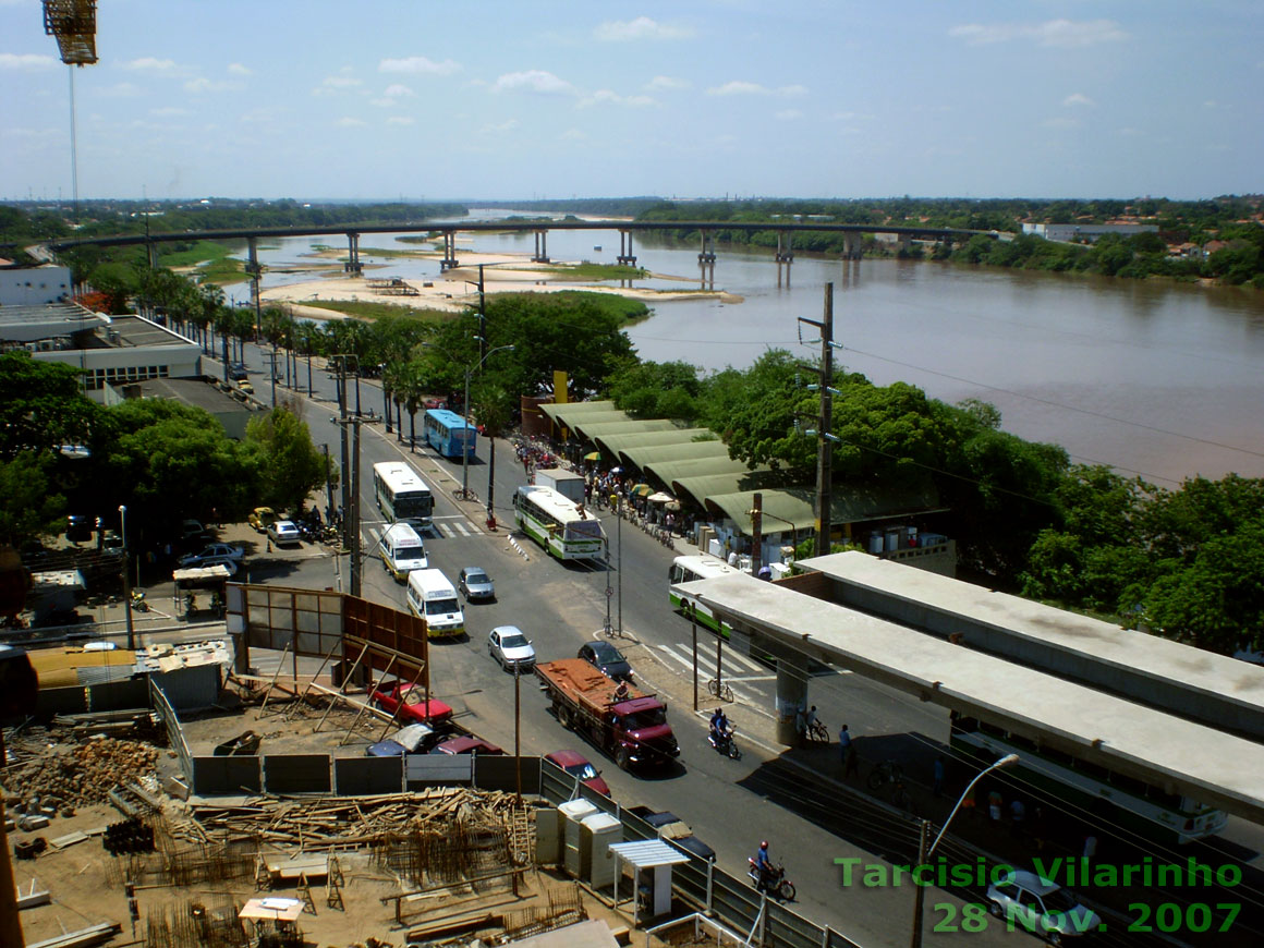 Elevado para os trilhos do Metrô, quando a obra atingia o antigo Mercado Popular