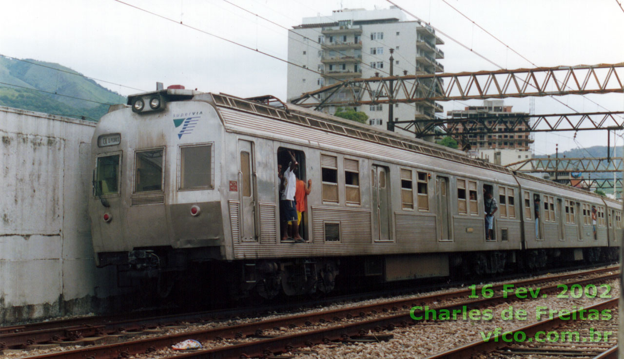 Trem série 900 no Engenho Novo