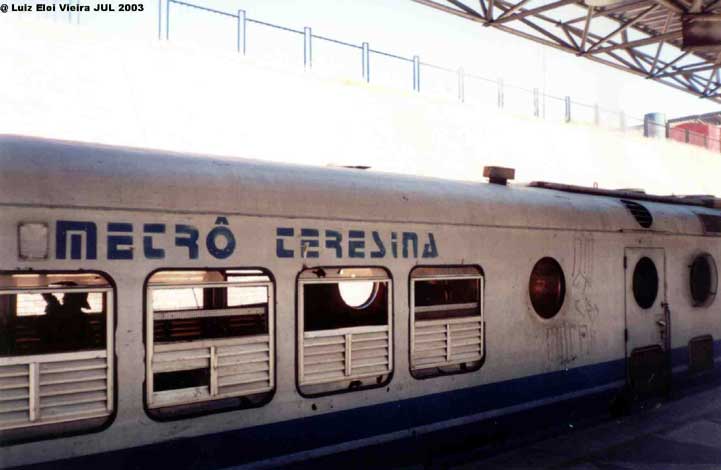 Imagem do Trem Húngaro nos trilhos do Metrô de Teresina