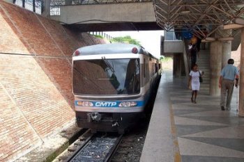 Aparência do Trem Húngaro, com o painel frontal alterado, em fins de 2004