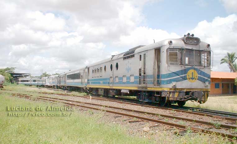 Trem Húngaro fotografado nos trilhos do Metrô de Teresina no início de 2004, ainda com o painel frontal tradicional