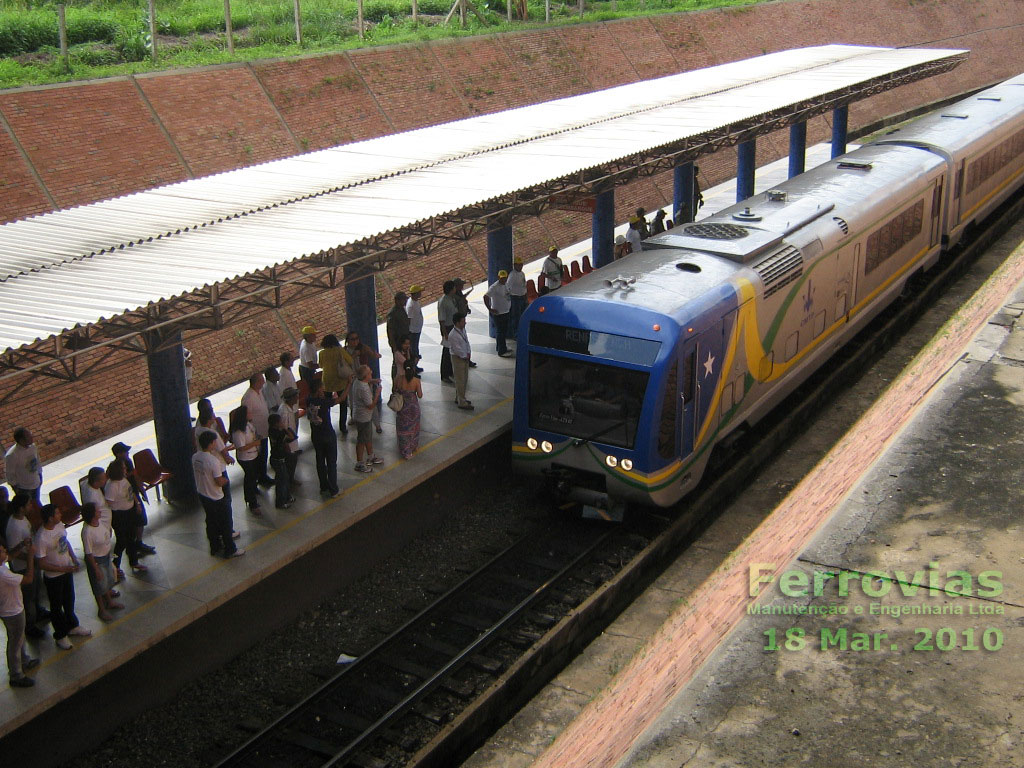 Trem Húngaro nos trilhos da estação Miguel Rosa, junto à antiga estação ferroviária