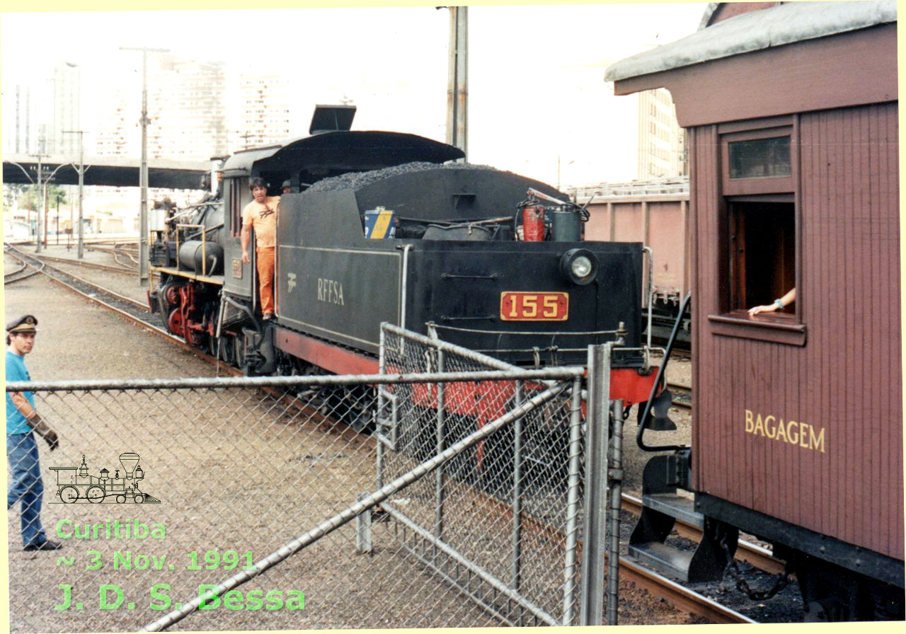 Passeio de trem com locomotiva a vapor na estação de Curitiba