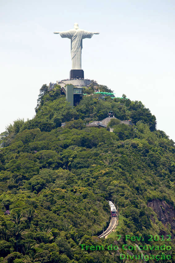 Trem do Corcovado na subida ao Cristo Redentor