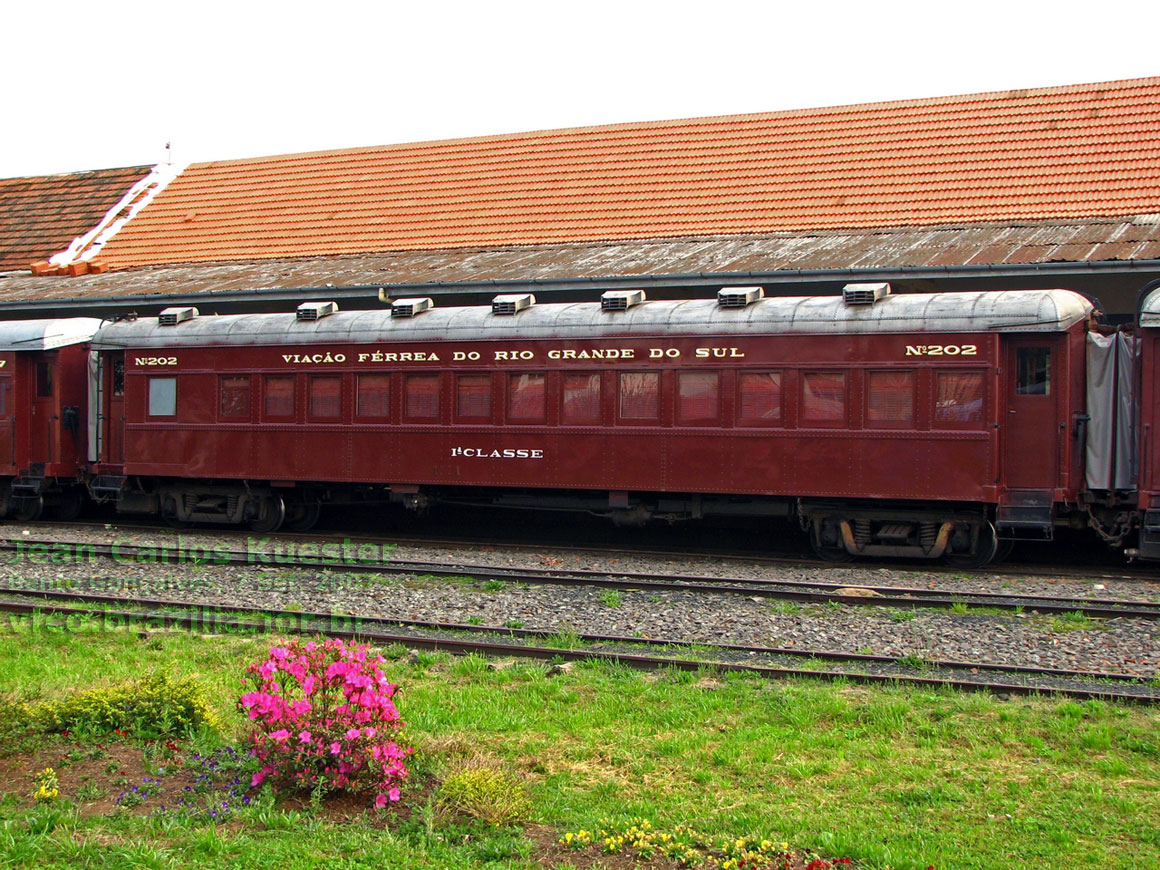 Vagão ReVagão Restaurante R-202 da antiga VFRGS - Viação Férrea do Rio Grande do Sul, no trem turístico da Ferrovia do Vinho