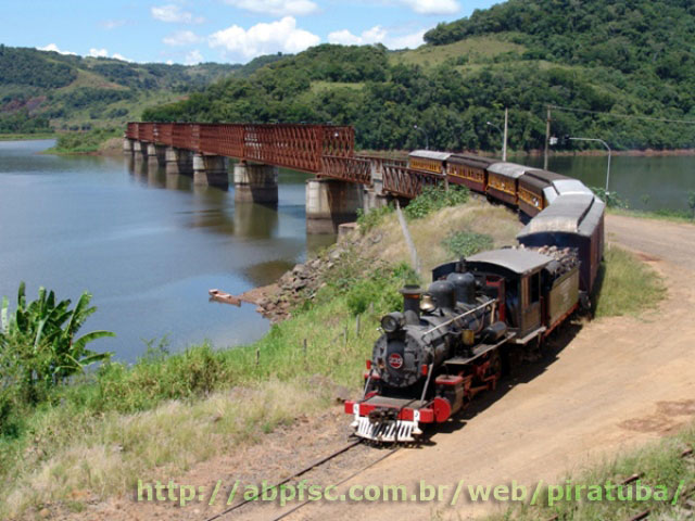 Trem das Termas chegando a Marcelino Ramos, pela ponte entre Santa Catarina e o Rio Grande do Sul