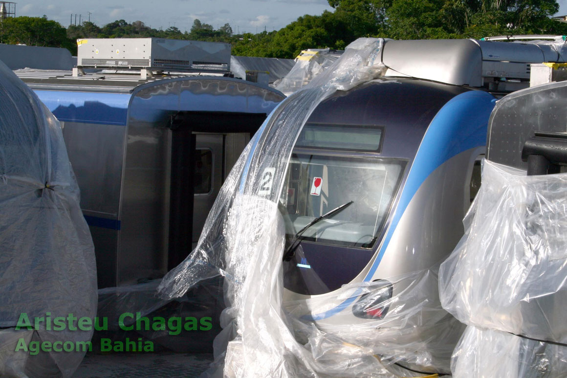 Vagões do Metrô de Salvador no pátio de amrazenagem até que os trilhos sejam assentados para efetuar os testes