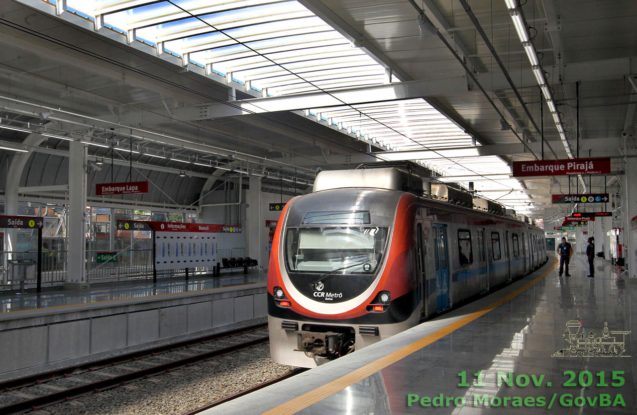 Trem na plataforma da estação Bonocô, do Metrô de Salvador