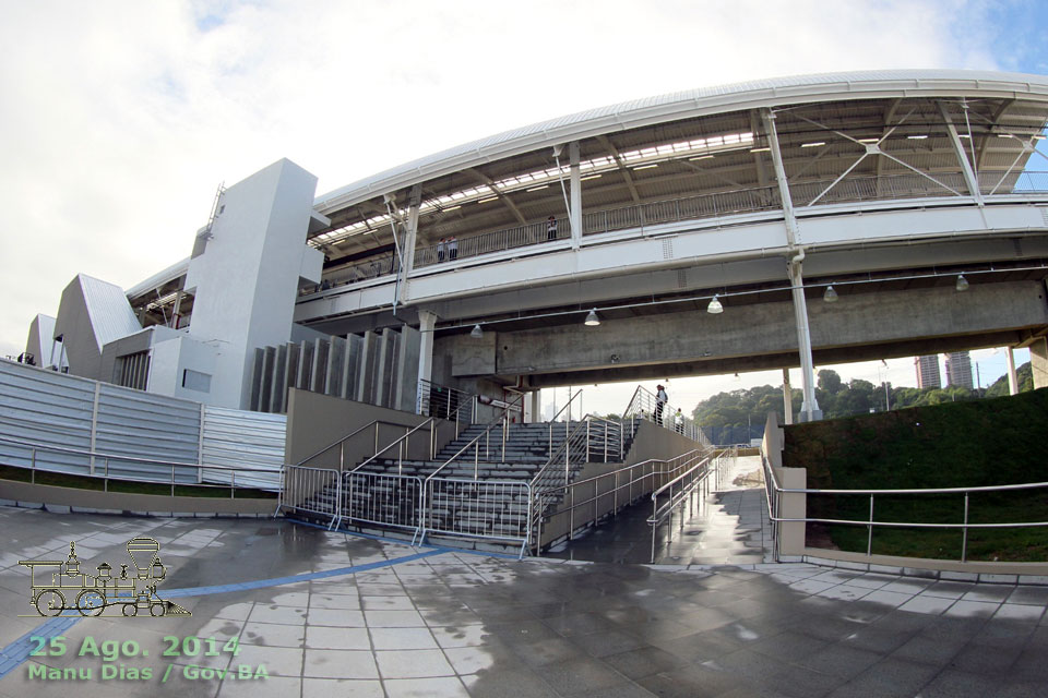 Acesso à estação Retiro, do Metrô de Salvador, na manhã da inauguração