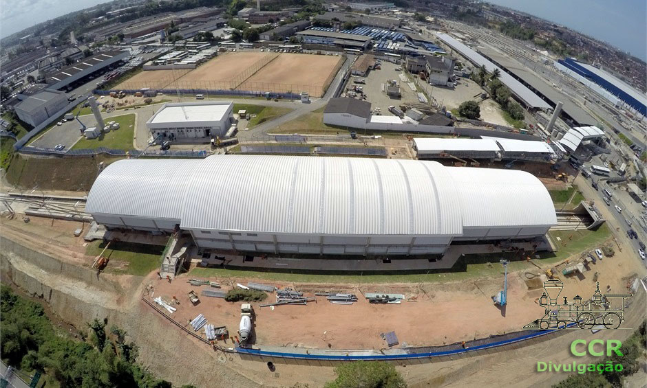 Vista aérea da estação Pirajá quase pronta (sem data) e obras da passarela para o terminal de ônibus