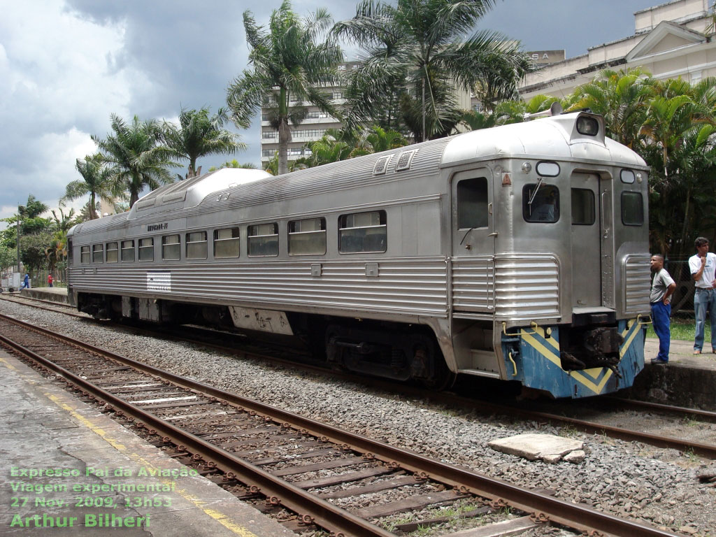 Automotriz Budd MH-946004-7F utilizada na viagem experimental como vagão de passageiros na viagem experimental do trem turístico