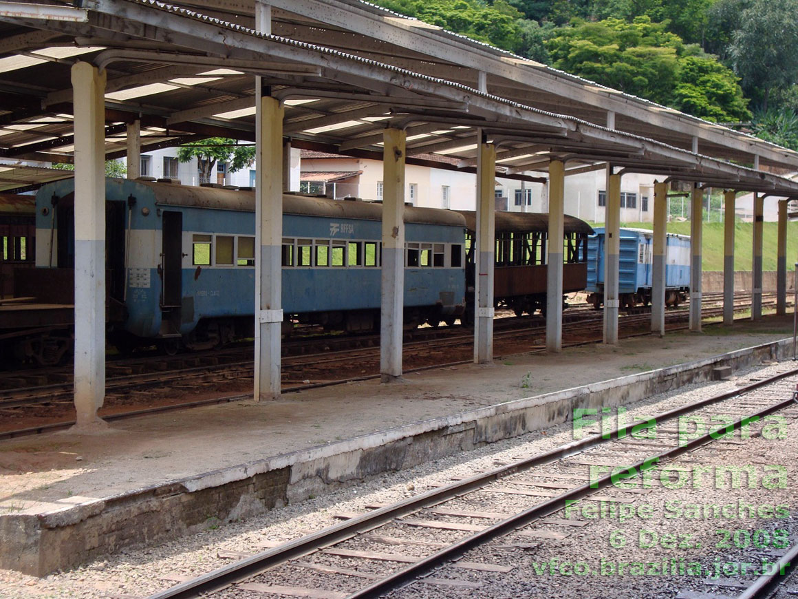 Vagões na fila para serem restaurados nas oficinas do Trem das Águas em São Lourenço (MG)