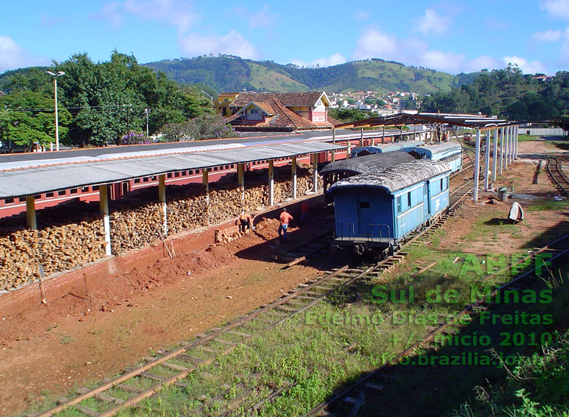 Preparação do terreno para realocação dos trilhos da oficina ferroviária