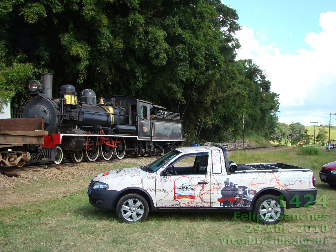 Este é o carro do Edelmo, gerente do Trem das Águas, com o mapa ferroviário da região