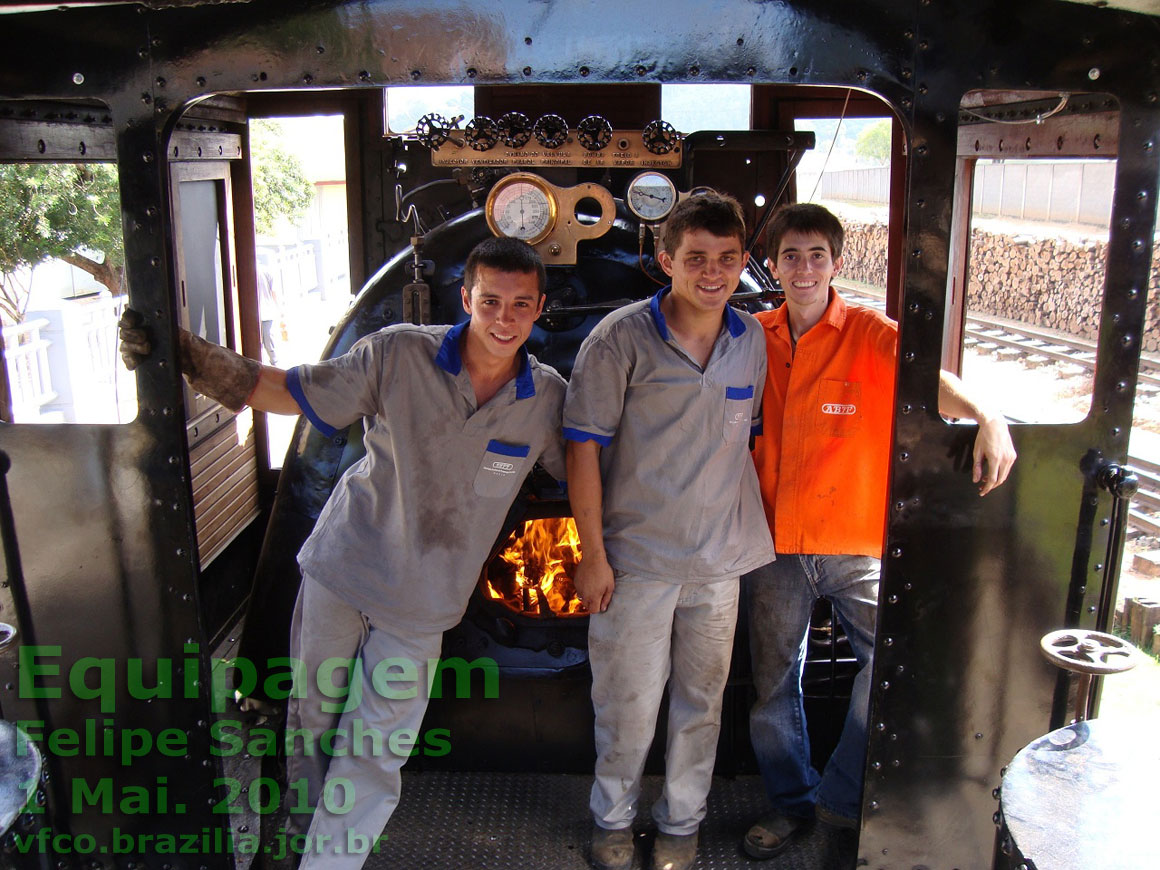 Equipagem da primeira viagem da Locomotiva 1424 com o trem turístico de São Lourenço (MG)