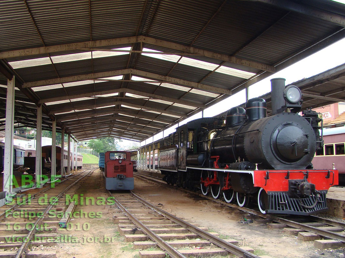 Na construção do galpão que protege os vagões e locomotivas, a ABPF Sul de Minas contou com o apoio da Maxion Componentes Automotivos, que doou as longarinas de caminhão usadas na estrutura