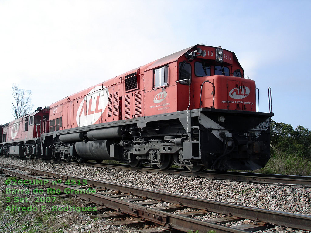 Vista lateral frontal da Locomotiva G26CUMP nº 4515 da ferrovia ALL em Barra do Rio Grande, 3 Set. 2007, by Alfredo F. Rodrigues