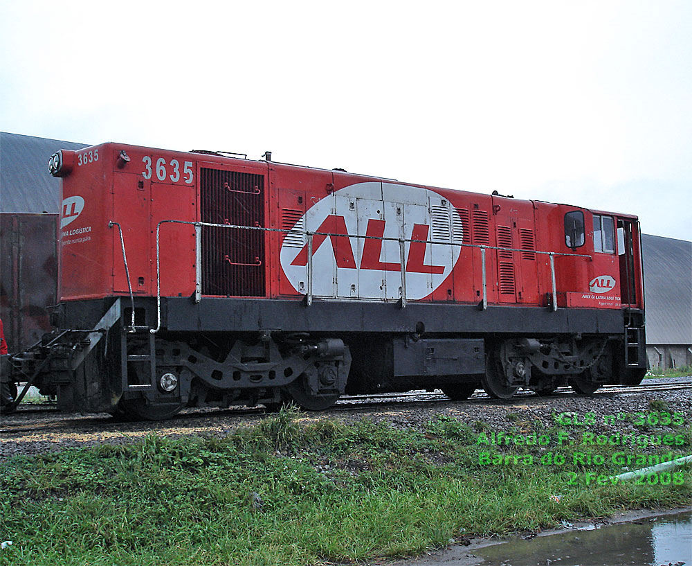 Outra vista lateral da Locomotiva GL8 nº 3635 da ferrovia ALL em Barra do Rio Grande (RS), 2 Fev. 2008