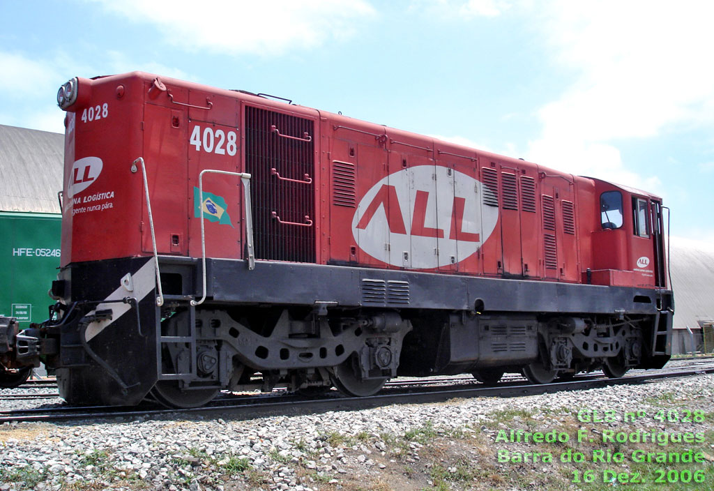 Lateral posterior da Locomotiva GL8 nº 4028 da ferrovia ALL em Barra do Rio Grande (RS), 16 Dez. 2006, fotografada por Alfredo F. Rodrigues