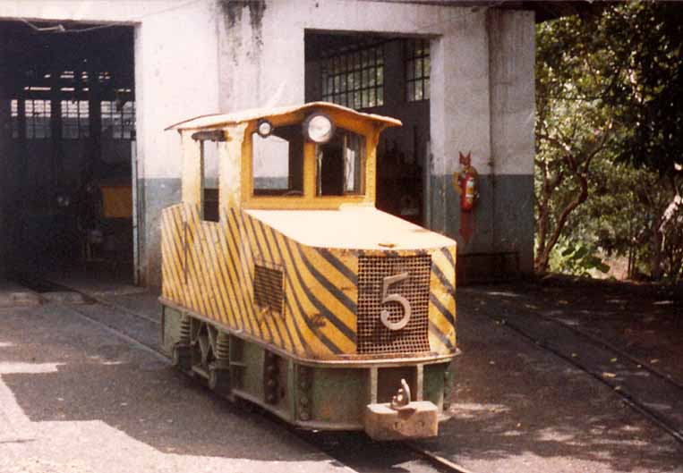 Locomotiva manobreira n&ordm; 5 da Usina Queiroz Jr.