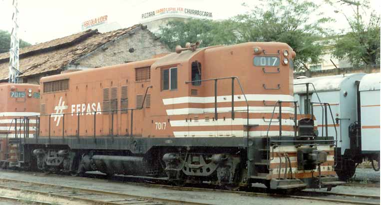 Locomotiva GP-18 n° 7017 da Fepasa - Ferrovias Paulistas