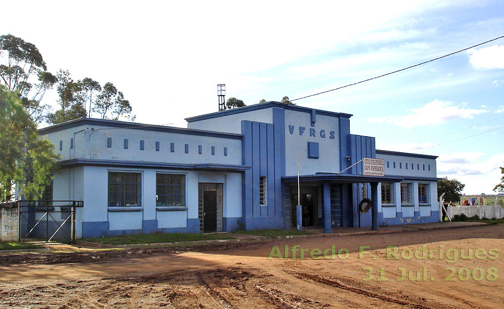 Estação ferroviária de Quaraí, da década de 1940, fotografada em 2008