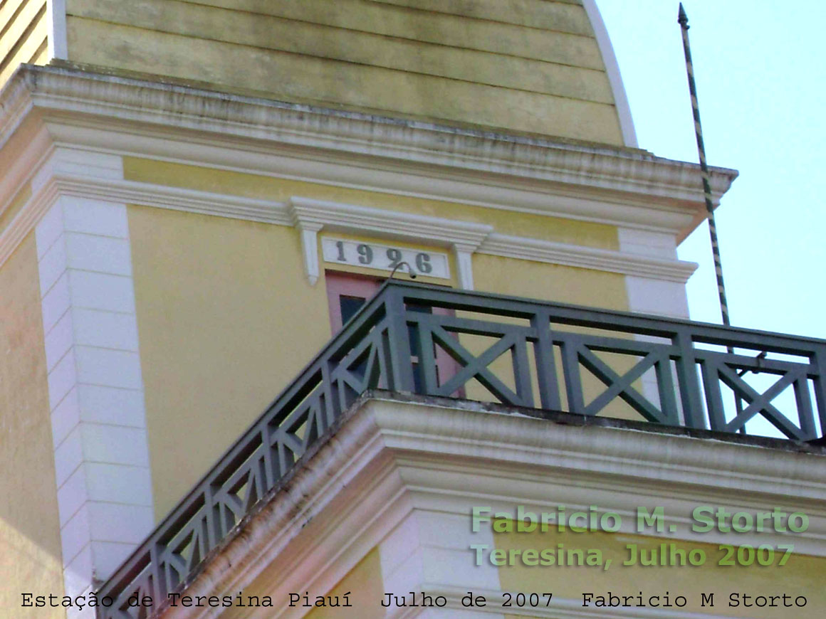 Detalhe da torre da estação ferroviária de Teresina