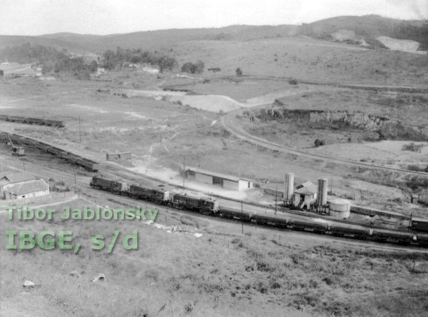 Trem carregado com minério de ferro em Conselheiro Lafaiete (MG)