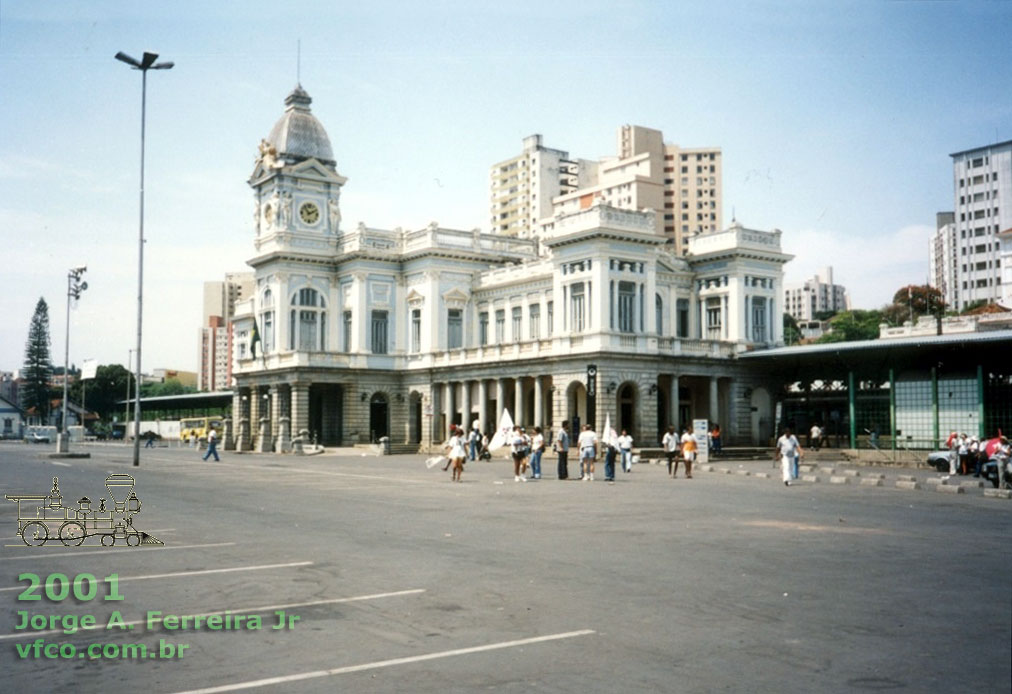 Fachada do prédio da estação ferroviária de Belo Horizonte em 2001