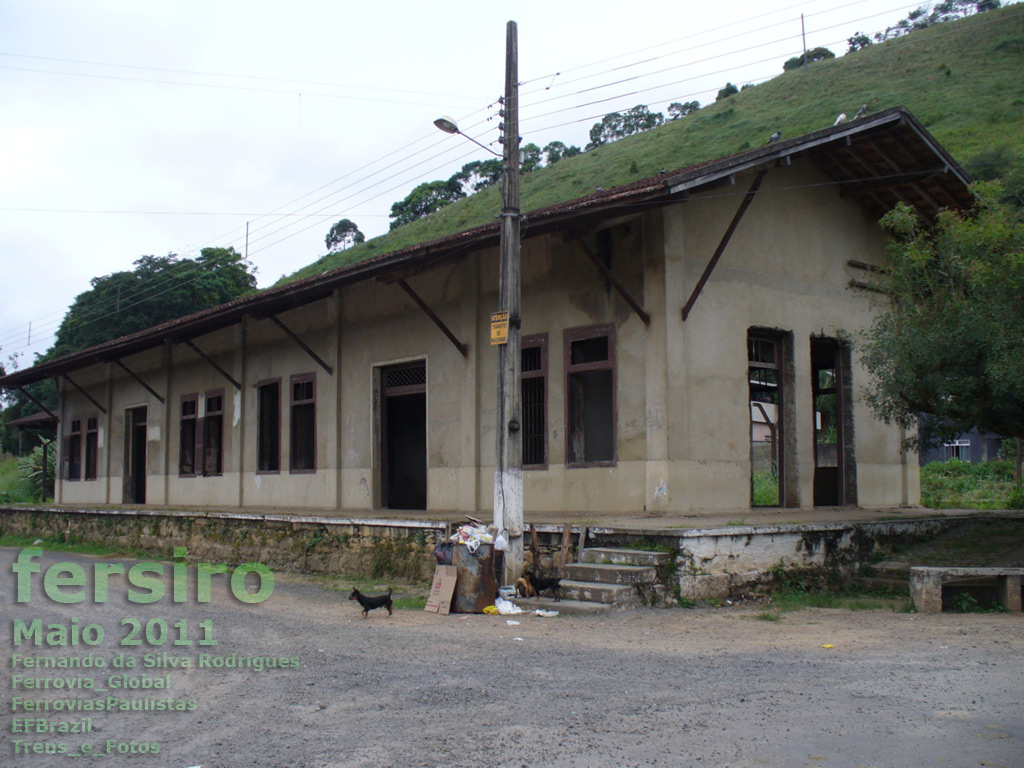 Estação ferroviária Chapéu d'Uvas, vista da rua