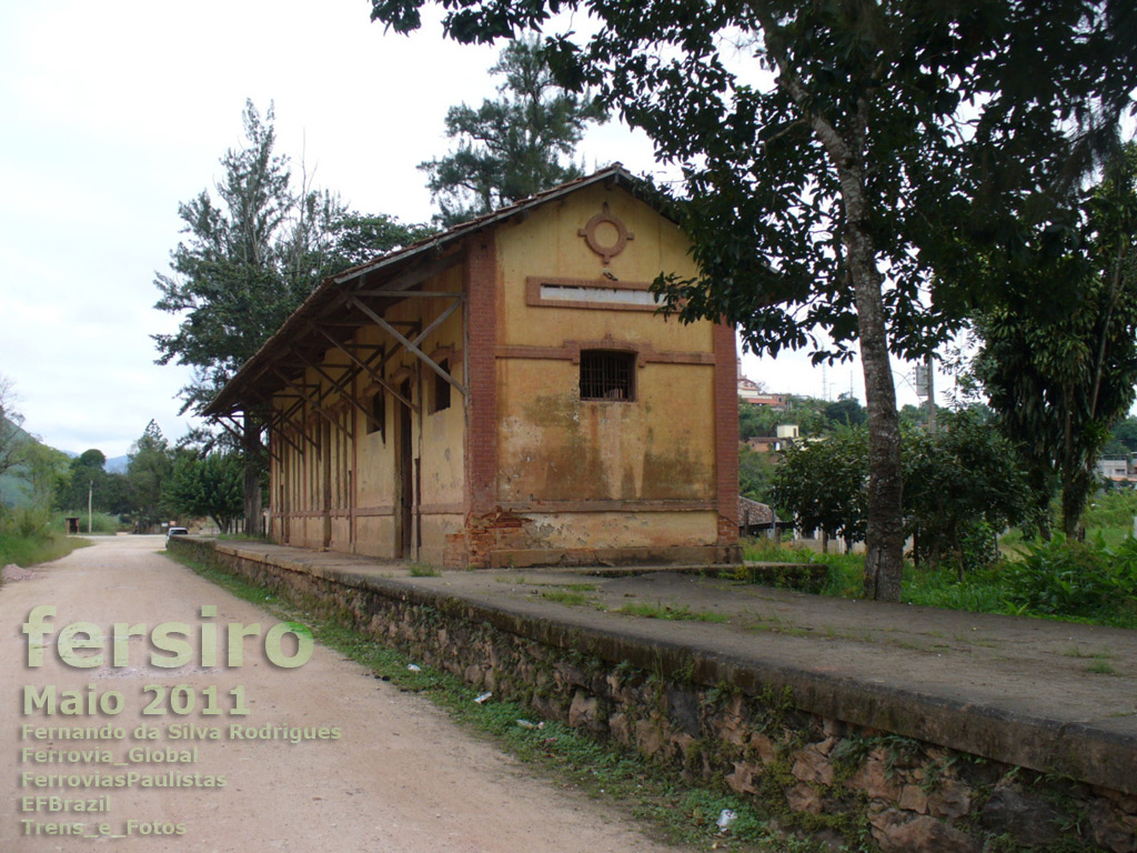 Estação ferroviária de Orvalho, vista da plataforma, já sem os trilhos