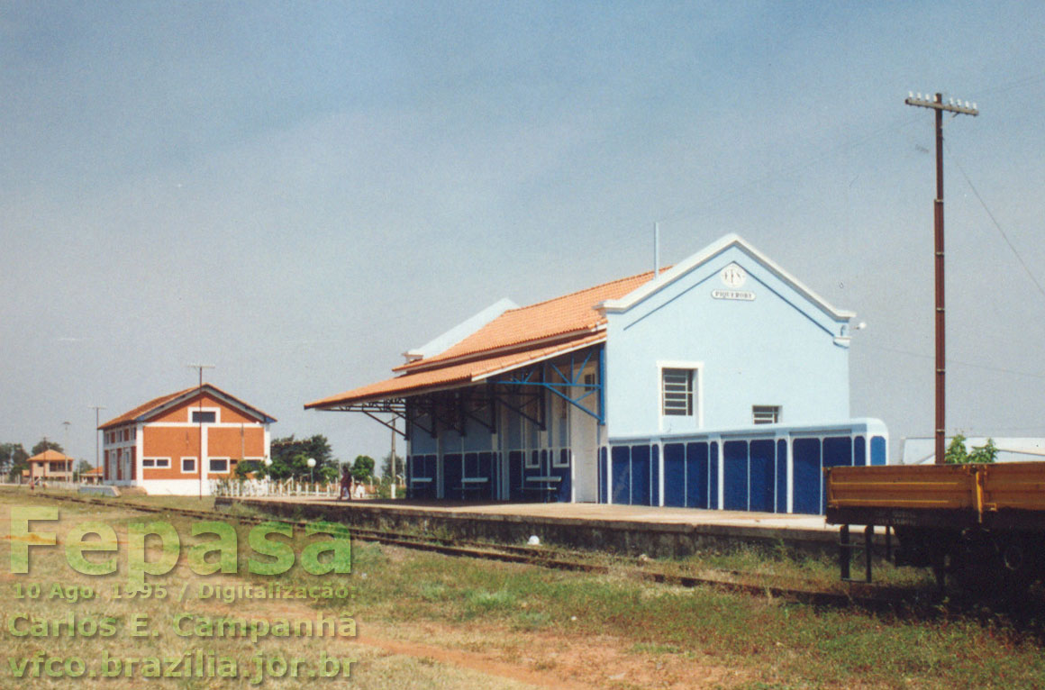 Estao ferroviria de Piquerobi (SP) em 1995