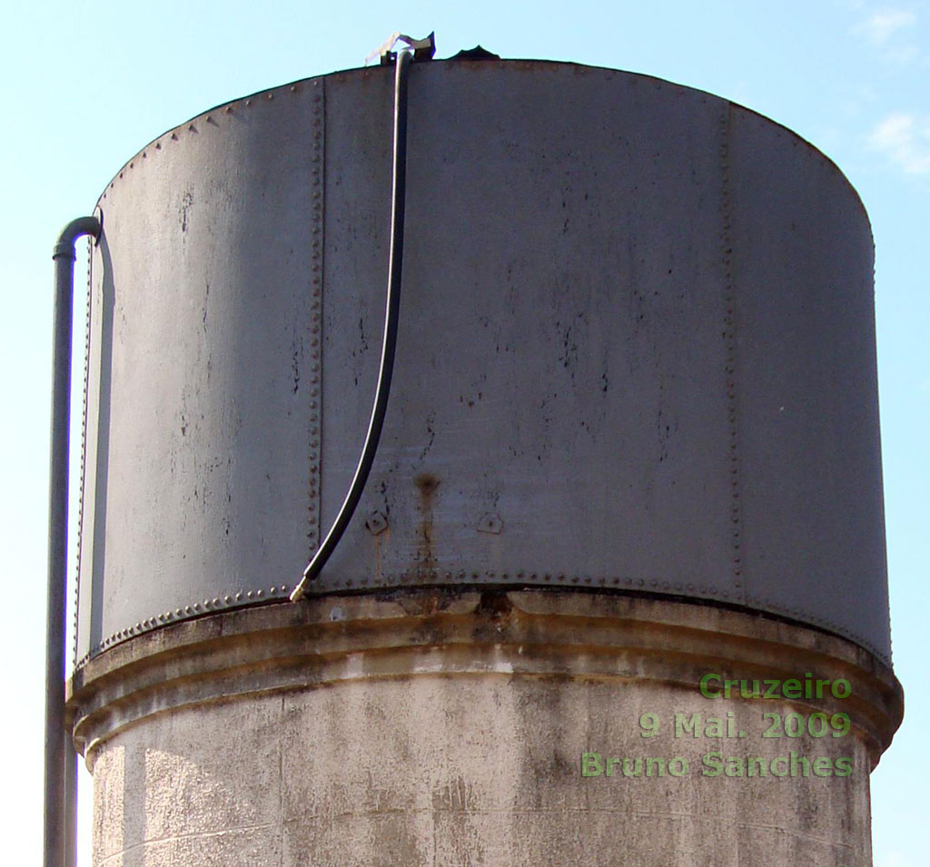 Detalhe da caixa d'água da estação ferroviária de Cruzeiro