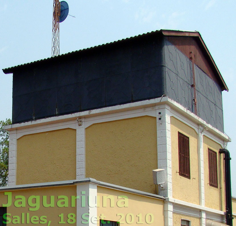 Detalhe do outro lado da caixa d'água da estação ferroviária de Jaguariuna
