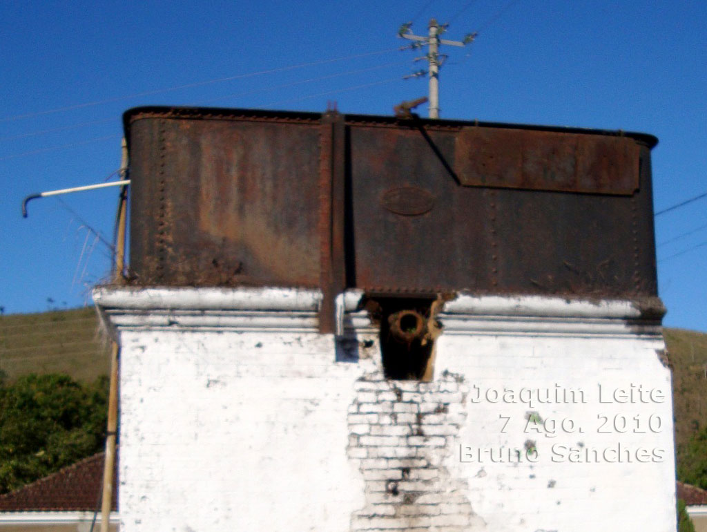 Detalhe da caixa d'água da estação ferroviária de Joaquim Leite