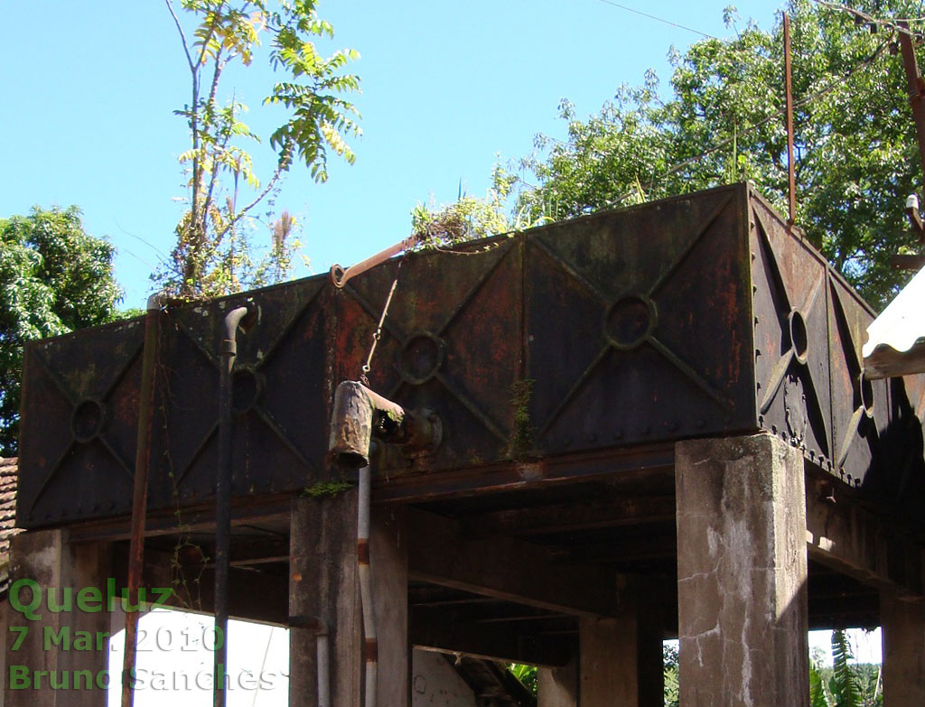 Detalhes da caixa d'água da estação ferroviária de Queluz