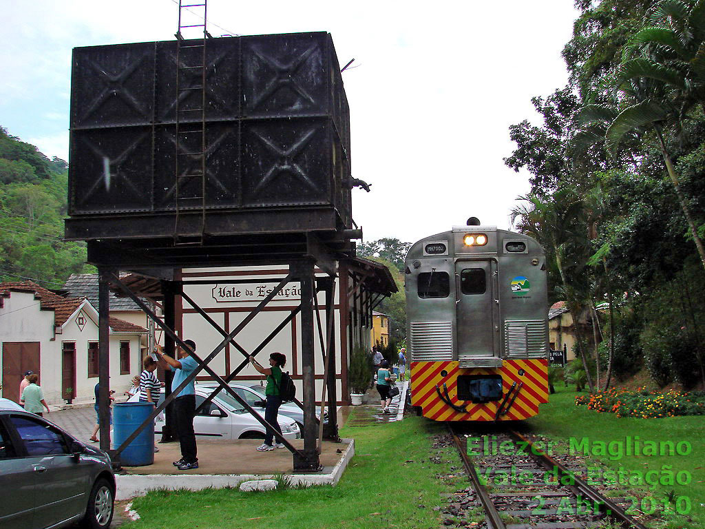 Vista do lado oposto à estação ferroviária