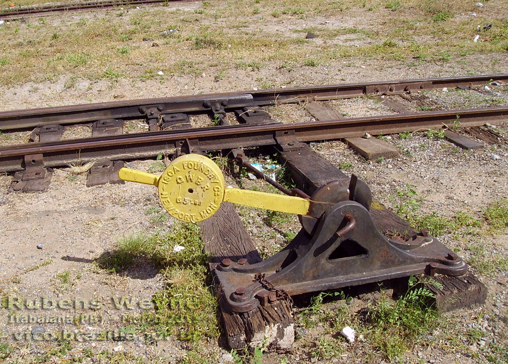 Alavanca de desvio dos trilhos, no pátio ferroviário de Triângulo