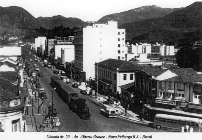 Passagem do trem pelo centro de Nova Friburgo