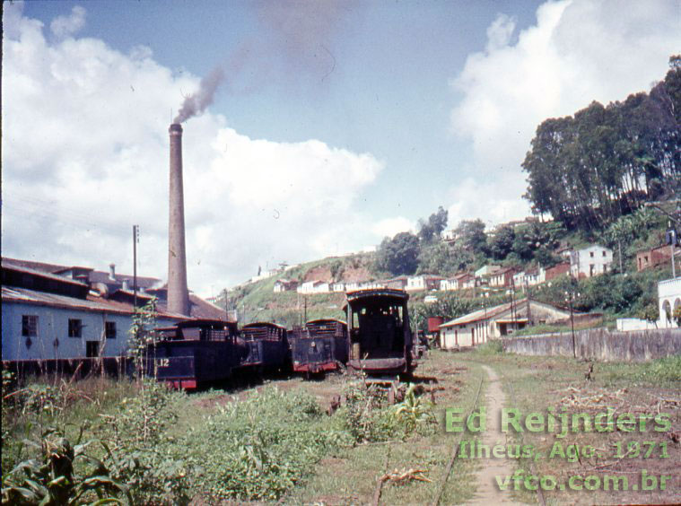 Locomotivas da ferrovia ainda nos trilhos em 1971