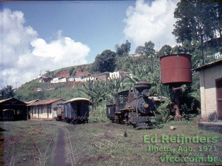 Aspecto dos trilhos e locomotivas em 1971