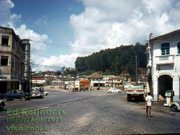 Trilhos da ferrovia nas ruas de Ilhéus