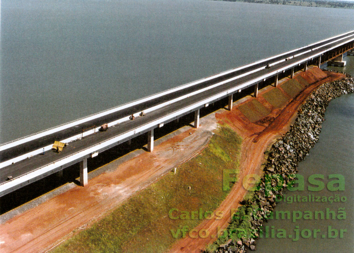 Viaduto de acesso rodoviário à parte superior da ponte rodoferroviária, lado São Paulo
