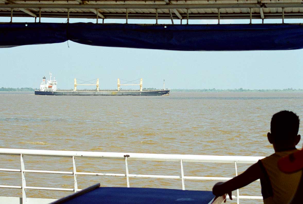 Navio oceânico no Amazonas